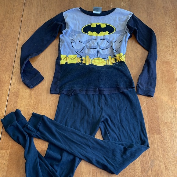 Boy’s 🦇 BATMAN Bundle Size 8; face mask zipper hoodie two pair of pajamas Lego - Picture 10 of 13
